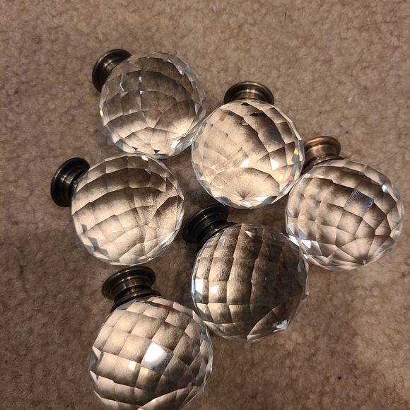Clear Dresser Drawer knobs - Picture 4 of 5